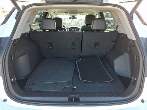 Used 2024 GMC Terrain SLT image 30