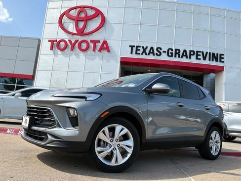 Used 2025 Buick Encore GX Preferred FWD image 2
