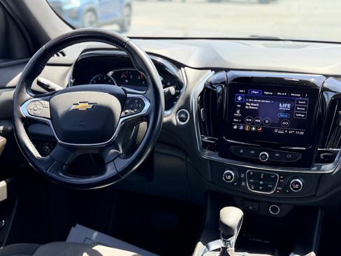 Used 2022 Chevrolet Traverse LT FWD image 12