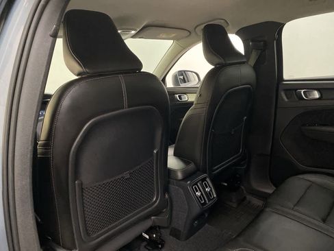 Used 2020 Volvo XC40 T5 Momentum w/ Protection Package Premier image 17