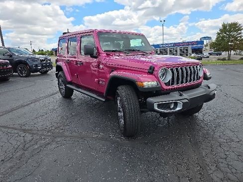 Used 2024 Jeep Wrangler Unlimited Sahara w/ Technology Group AWD/4WD image 14