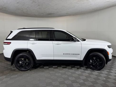 Used 2024 Jeep Grand Cherokee Altitude AWD/4WD image 8