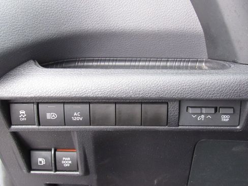 Certified 2024 Toyota Sienna XLE Woodland Edition AWD/4WD image 42