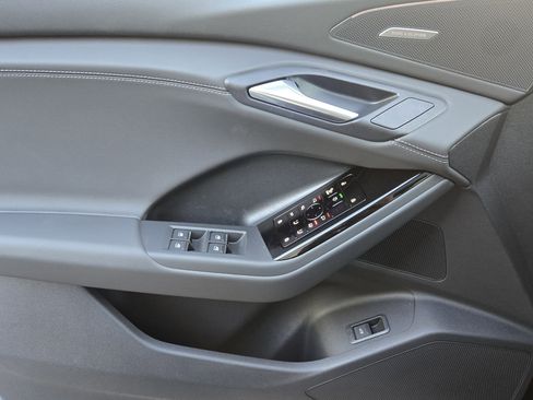 New 2025 Audi Q6 e-tron Premium Plus image 30