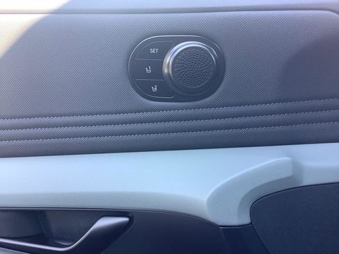 New 2025 Hyundai Elantra Limited image 13