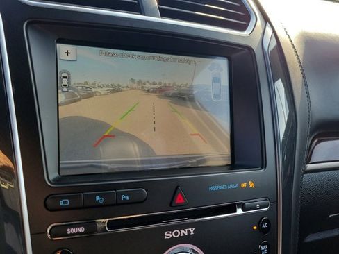 Certified 2018 Ford Explorer Platinum image 33