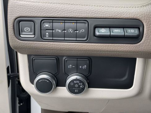 Used 2021 GMC Yukon Denali w/ Denali Premium Package RWD image 30