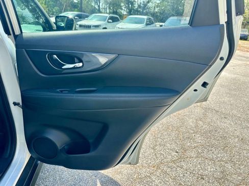 Used 2017 Nissan Rogue SV AWD/4WD image 15