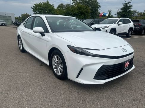 Used 2025 Toyota Camry LE FWD image 9