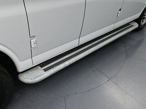 Used 2023 GMC Savana 2500 w/ Driver Convenience Package image 9