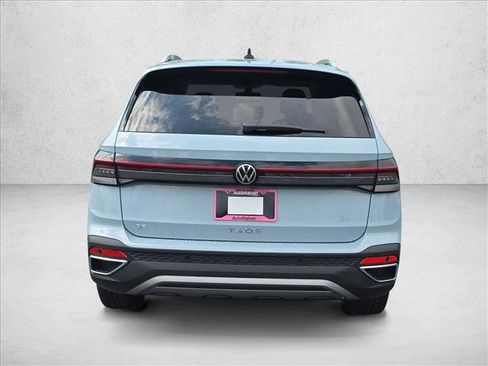 New 2026 Volkswagen Taos SE FWD image 4