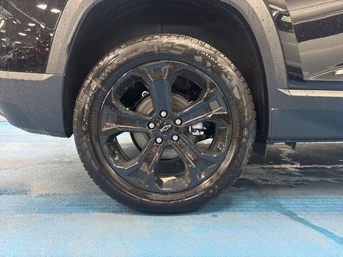 New 2026 Chevrolet Equinox LT w/ Midnight Edition AWD/4WD image 5