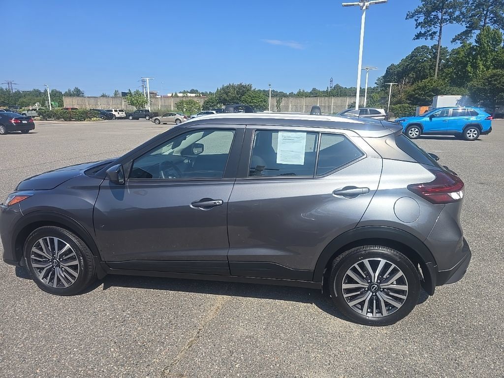 Used 2024 Nissan Kicks SV w/ Interior Electronics Package FWD image 8