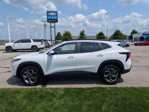 Used 2026 Chevrolet Trax LT w/ Driver Confidence Package FWD image 10