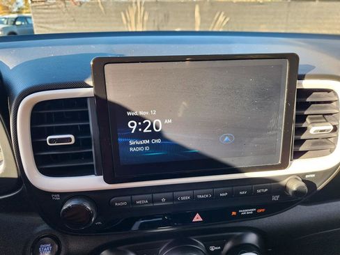 Certified 2024 Hyundai Venue Limited image 32