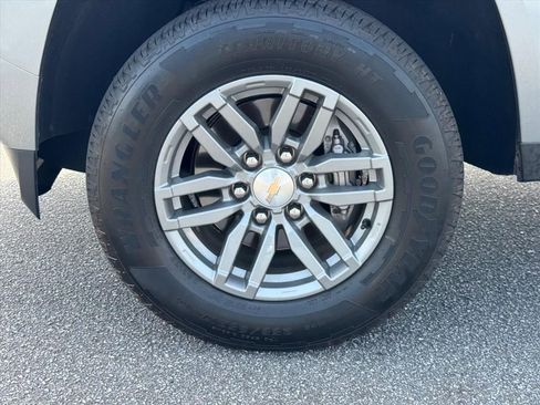 Used 2024 Chevrolet Colorado LT w/ LT Convenience Package RWD image 9
