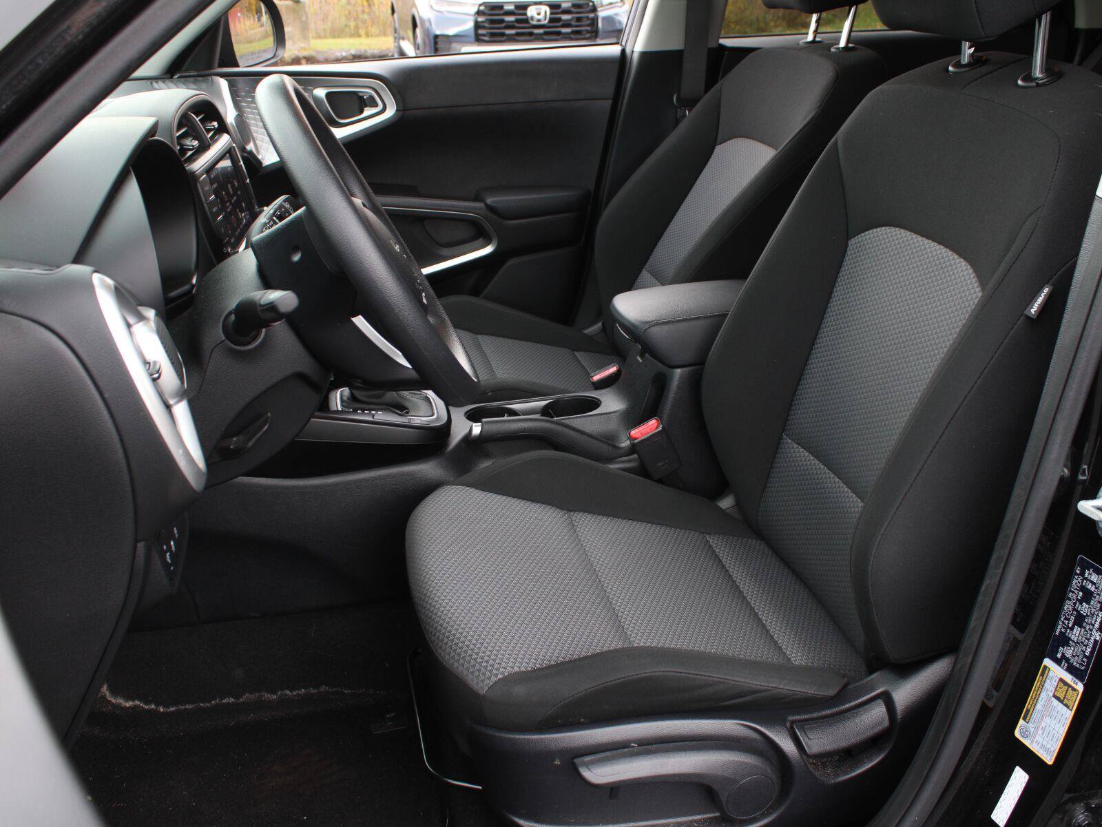 Used 2023 Kia Soul LX FWD image 17