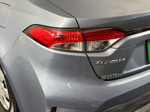 Used 2021 Toyota Corolla LE FWD image 35