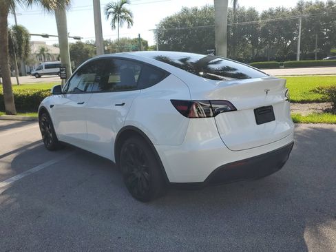 Used 2024 Tesla Model Y Long Range RWD image 3
