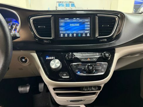 Used 2021 Chrysler Voyager L FWD image 46