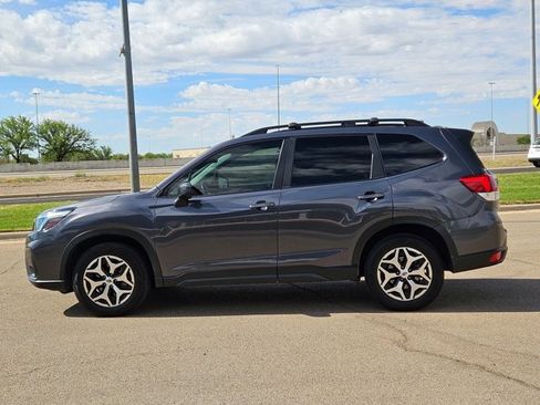 Used 2020 Subaru Forester Premium image 9