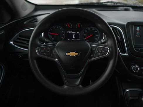 Used 2018 Chevrolet Malibu LT w/ LPO, Convenience Package 2 FWD image 16