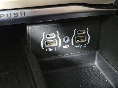 Used 2022 Chrysler Pacifica Limited FWD image 21