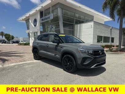Certified 2024 Volkswagen Taos SE w/ Panoramic Sunroof Package