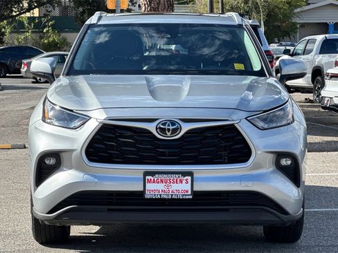 Certified 2023 Toyota Highlander XLE image 8