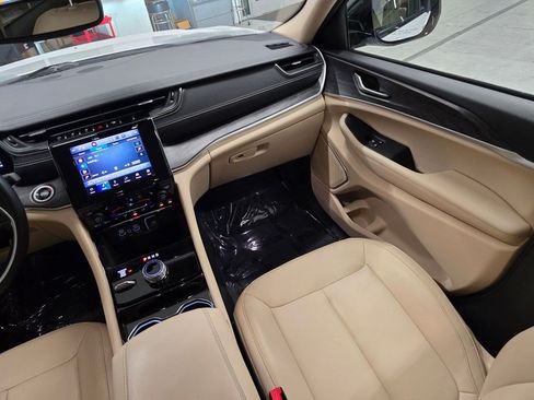 Certified 2022 Jeep Grand Cherokee Limited AWD/4WD image 36