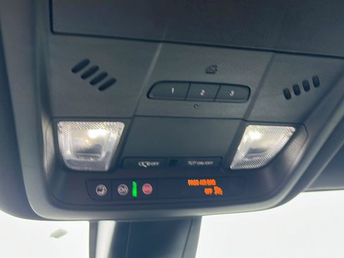 Used 2024 Chevrolet Blazer RS FWD image 16