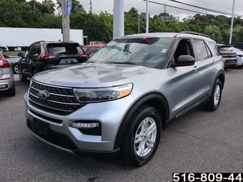 Used 2022 Ford Explorer XLT w/ Equipment Group 202A image 9