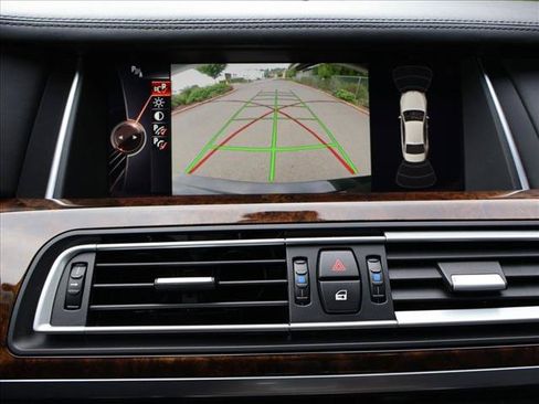 Used 2015 BMW 750Li xDrive AWD/4WD image 18