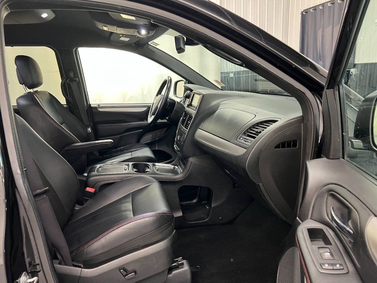 Used 2019 Dodge Grand Caravan GT FWD image 12