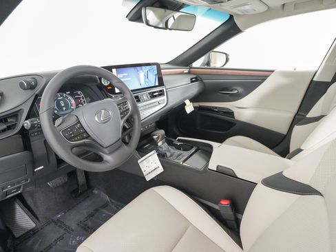 New 2025 Lexus ES 350 w/ Premium Package image 9