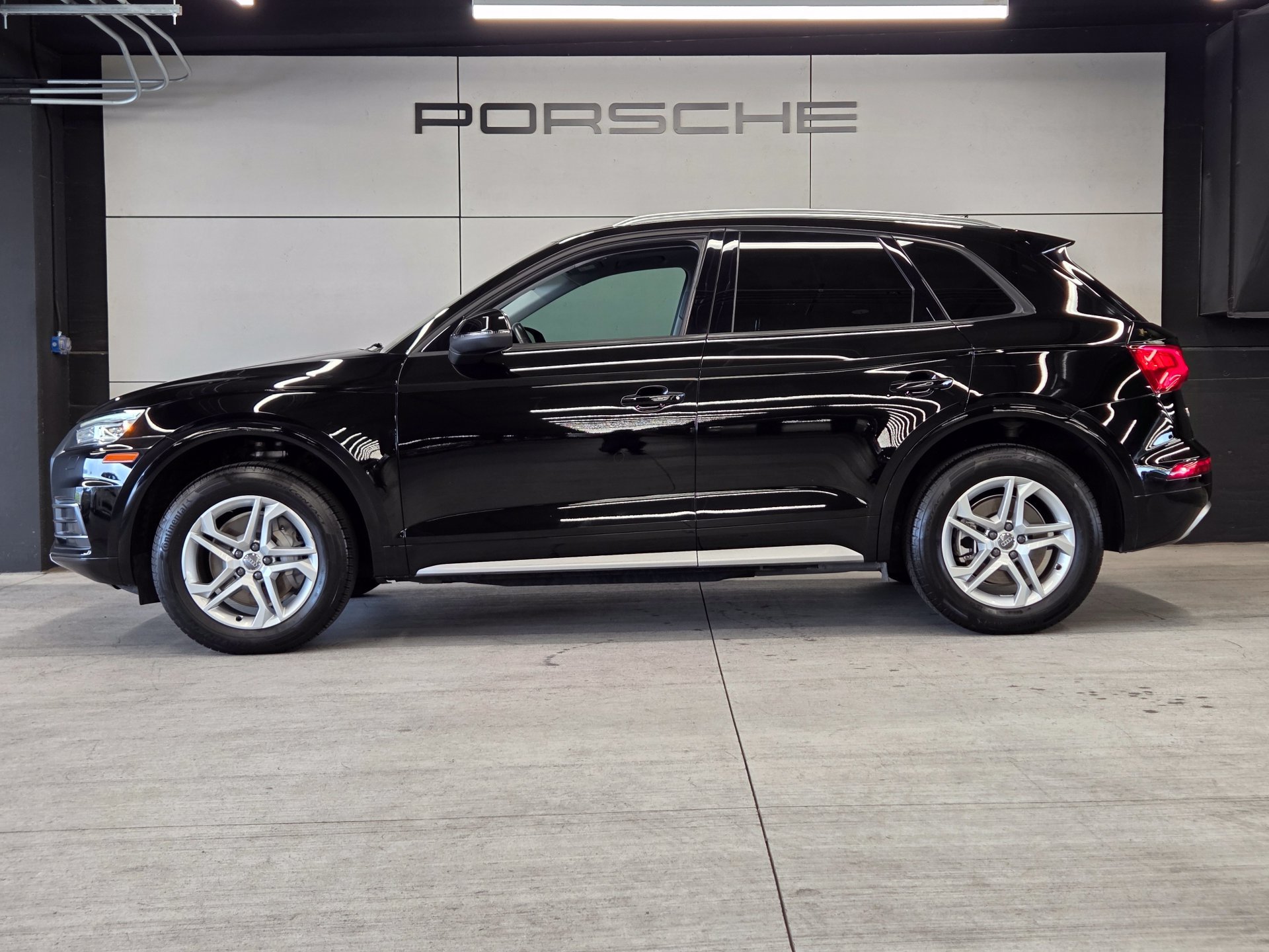 Used 2018 Audi Q5 2.0T Premium AWD/4WD image 2