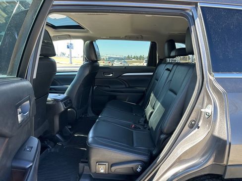 Used 2017 Toyota Highlander XLE AWD/4WD image 20