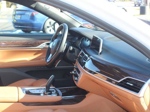 Used 2019 BMW 740i w/ Executive Package image 26