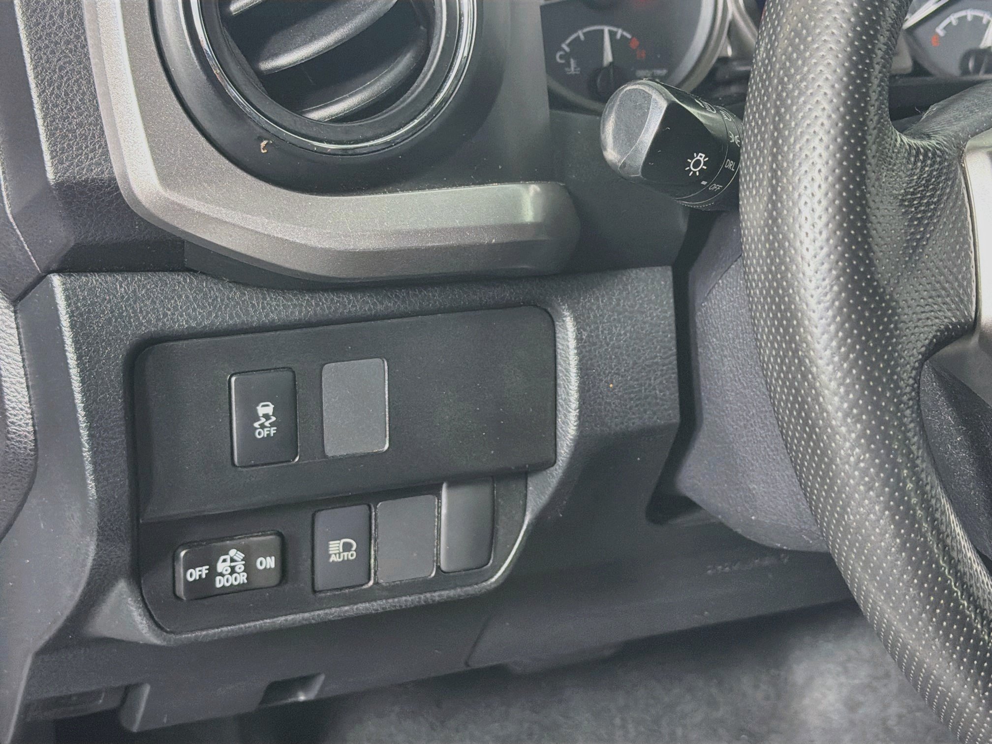 Used 2020 Toyota Tacoma SR5 RWD image 16