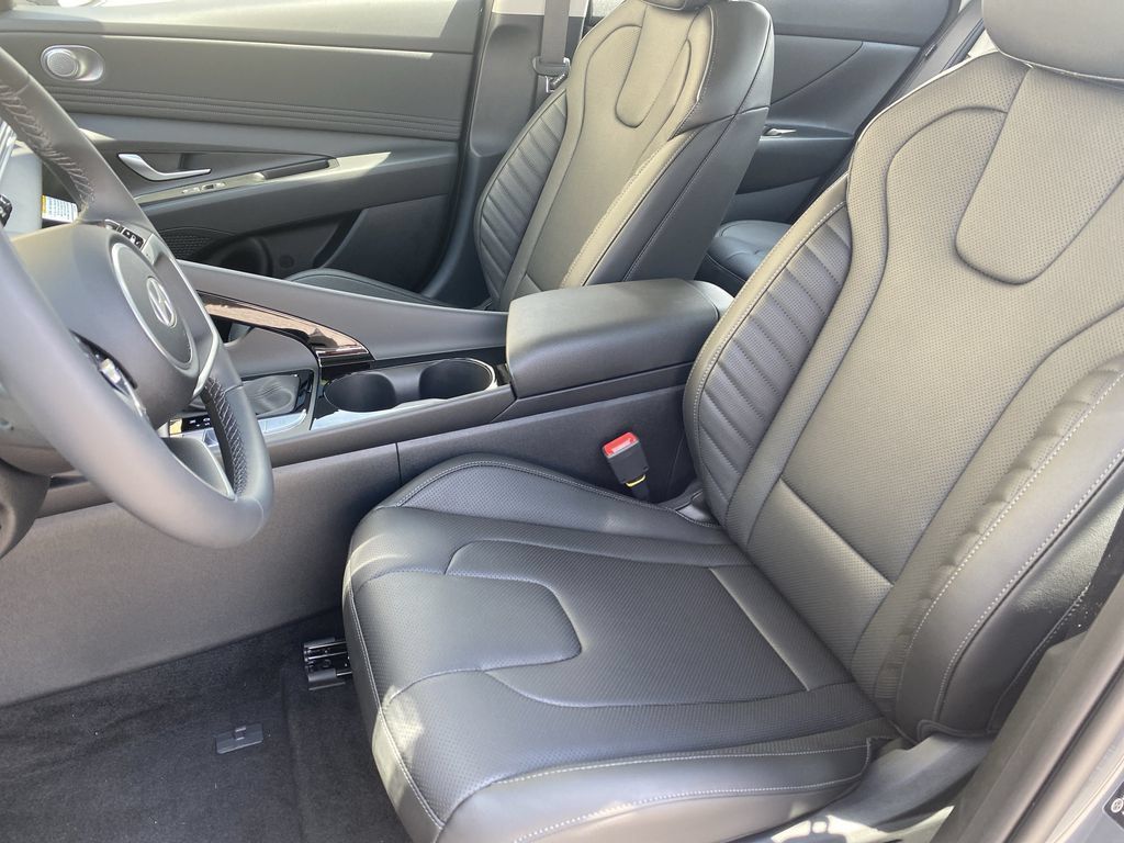 New 2026 Hyundai Elantra Limited FWD image 11