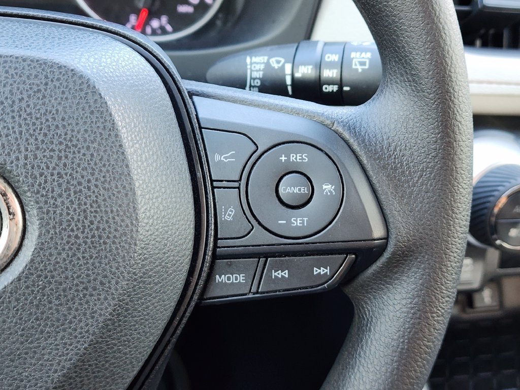 Used 2022 Toyota RAV4 XLE FWD image 29