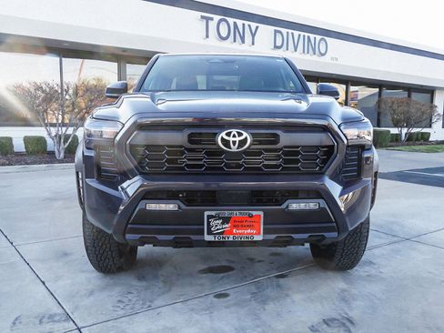 Used 2024 Toyota Tacoma TRD Off-Road image 3