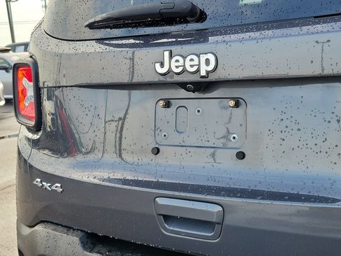 Used 2023 Jeep Renegade Latitude w/ Premium Group AWD/4WD image 7