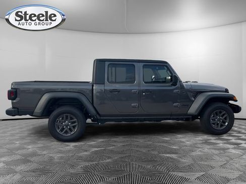 New 2025 Jeep Gladiator Sport image 6