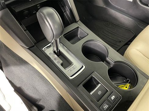 Used 2017 Subaru Outback 2.5i Limited image 9