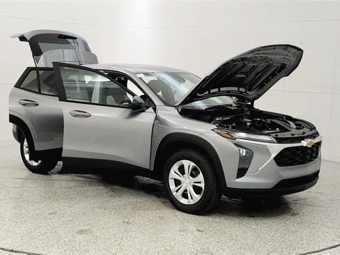 New 2026 Chevrolet Trax LS w/ Driver Confidence Package image 10