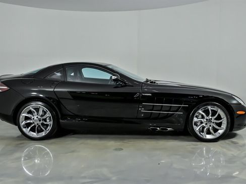 Used 2005 Mercedes-Benz SLR image 14