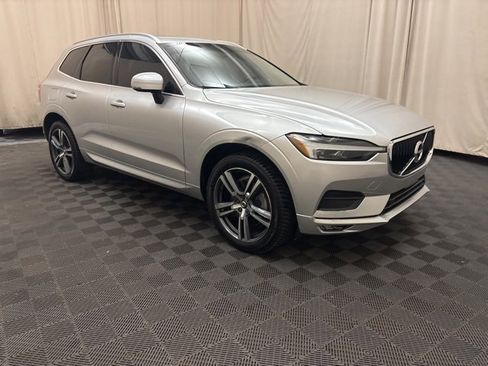 Used 2021 Volvo XC60 T6 Momentum image 3