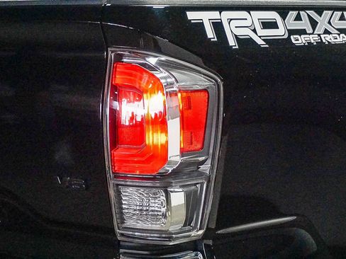 Certified 2023 Toyota Tacoma TRD Off-Road AWD/4WD image 11