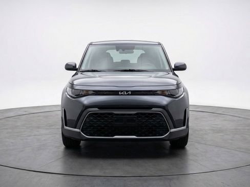 Used 2025 Kia Soul LX w/ LX Technology Package FWD image 2